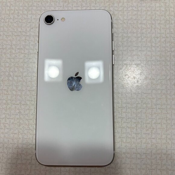 Apple Like New UNLOCKED White SE second generation with all original items boxed - Picture 5 of 7